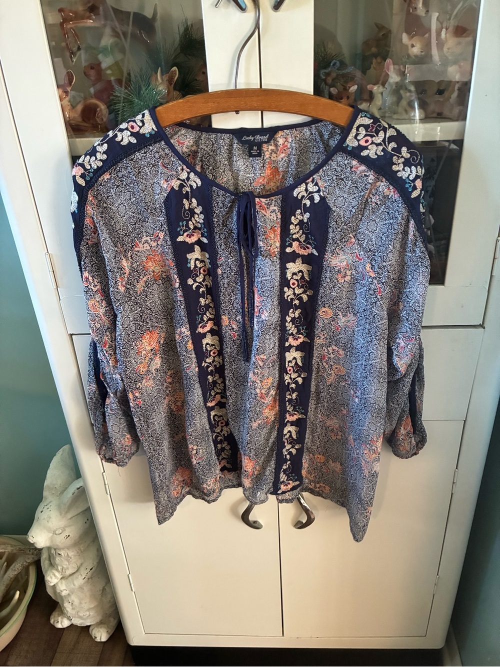 Lucky Brand sz M Navy Floral Embroidered Peasant Top Boho euc semi sheer